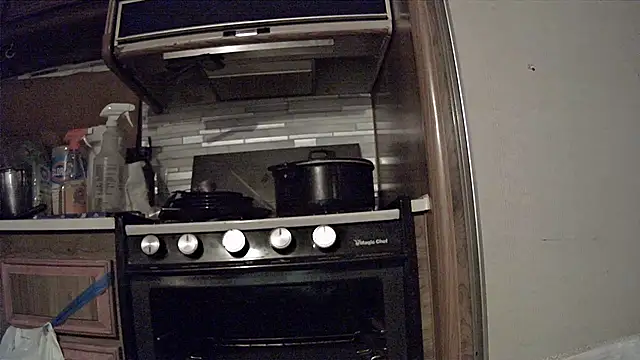 JuicyFuckinPussy online show from 27, 1, 2025