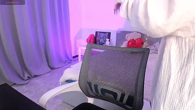 Lissa Meow  online show from 13, 3, 2026