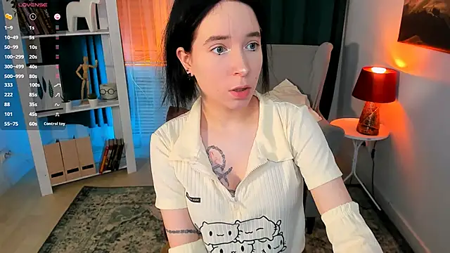 Snapshot of lilithlunna chatting on 17, 10, 2025 lilithlunna online show from 17, 10, 2025