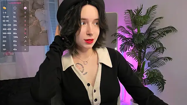 lilithlunna online show from 1, 2, 2025