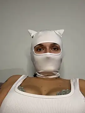 Nikki Hoee online show from 16, 11, 2025