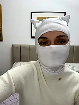 Nikki Hoee online show from 4, 12, 2025