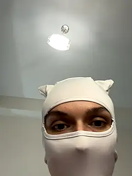 Nikki Hoee online show from 8, 11, 2025