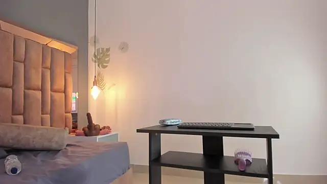 victoriaroyce1 online show from 5, 2, 2025