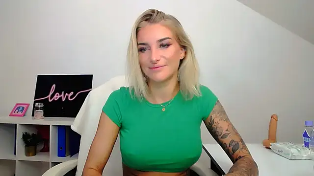 Lia Benini online show from 27, 2, 2025