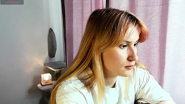 Snapshot of Sweet_white_chocolate chatting on 8, 6, 2026 Sweet white chocolate online show from 8, 6, 2026