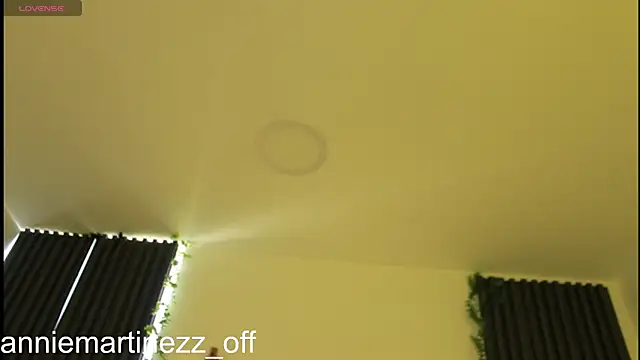 anniemartinezz online show from 2, 10, 2025
