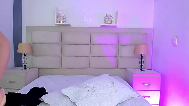 RoseCassie online show from 3, 3, 2025