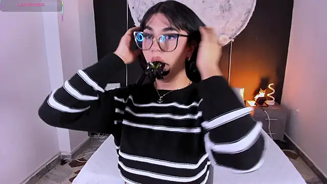 RoseCassie online show from 4, 12, 2025