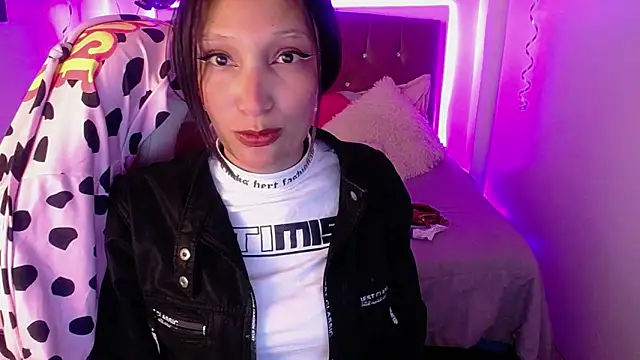 mia collens online show from 19, 2, 2025