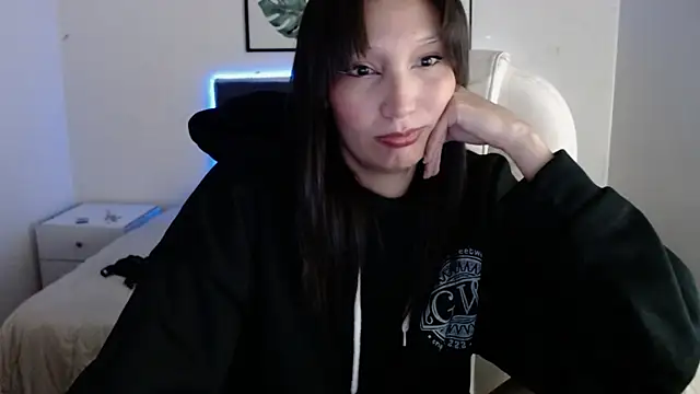 Snapshot of mia_collens chatting on 18, 12, 2025 mia collens online show from 18, 12, 2025