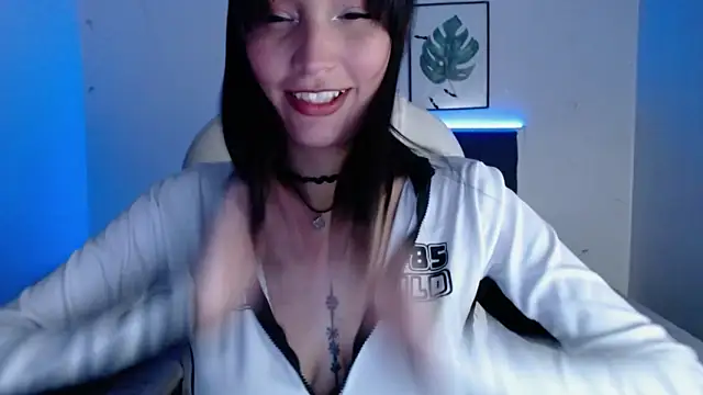 Snapshot of mia_collens chatting on 13, 12, 2025 mia collens online show from 13, 12, 2025