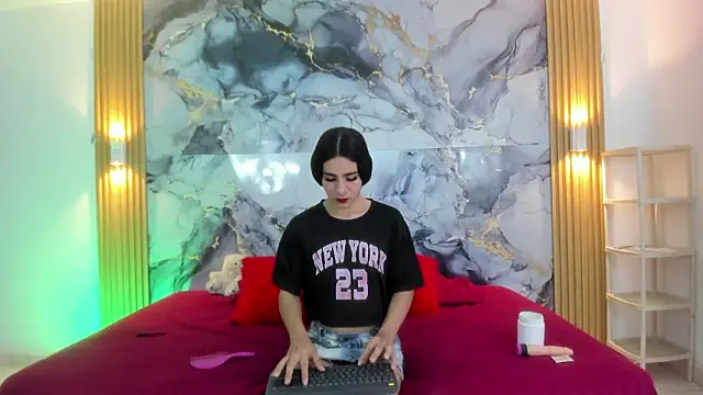 Mariana 16  online show from 4, 2, 2026