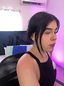 Lily Woodz online show from 6, 5, 2026