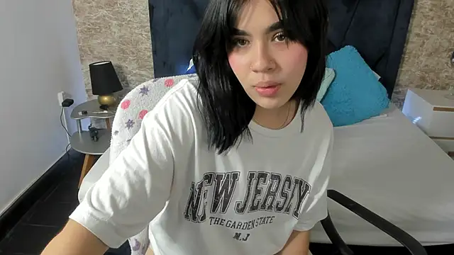 Lily Woodz online show from 25, 2, 2025