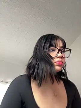 Lily Woodz online show from 6, 3, 2026