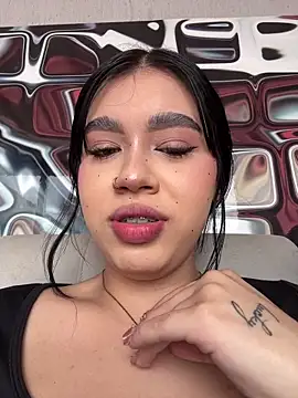 Lily Woodz online show from 31, 5, 2026