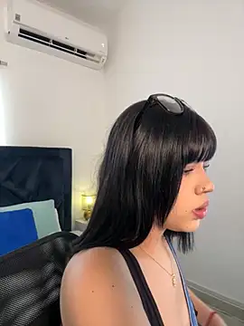 Lily Woodz online show from 10, 3, 2026