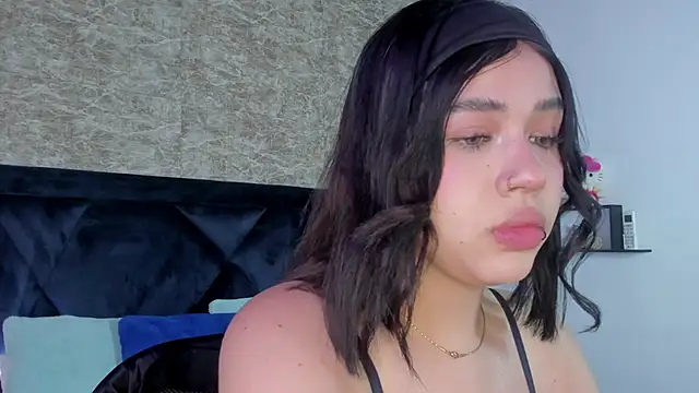 Snapshot of Lily_Woodz chatting on 8, 11, 2025 Lily Woodz online show from 8, 11, 2025