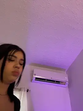 Lily Woodz online show from 26, 5, 2026