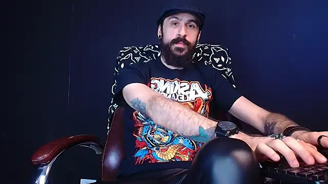 Snapshot of AxelColton chatting on 12, 3, 2025 AxelColton online show from 12, 3, 2025