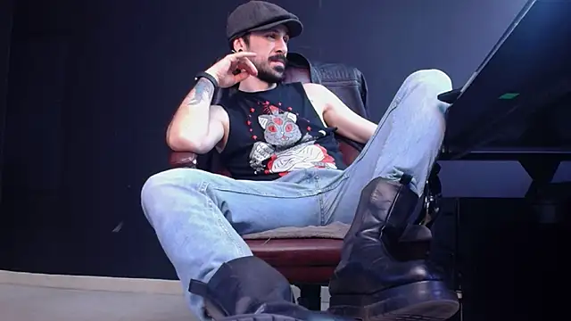 Snapshot of AxelColton chatting on 18, 10, 2025 AxelColton online show from 18, 10, 2025