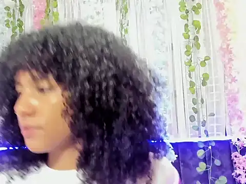 Snapshot of CintiaWalker chatting on 6, 11, 2025 CintiaWalker online show from 6, 11, 2025