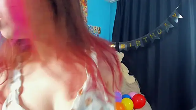 Snapshot of _Mindy_ chatting on 17, 12, 2025 Mindy online show from 17, 12, 2025