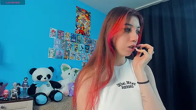 Snapshot of _Mindy_ chatting on 13, 11, 2025 Mindy online show from 13, 11, 2025