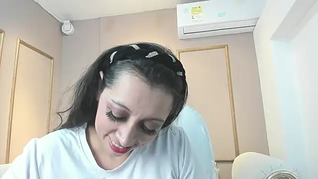 Snapshot of PerlaPreciosa chatting on 22, 11, 2025 PerlaPreciosa online show from 22, 11, 2025