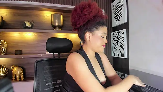 Snapshot of loladupont chatting on 25, 5, 2026 loladupont online show from 25, 5, 2026