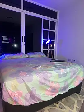 loladupont online show from 5, 4, 2026