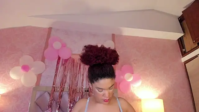 Snapshot of loladupont chatting on 9, 5, 2026 loladupont online show from 9, 5, 2026