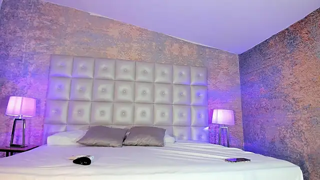 loladupont online show from 2, 12, 2025