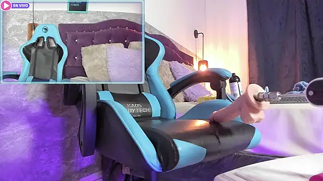 Snapshot of Little_lili19 chatting on 23, 1, 2025 Little lili19 online show from 23, 1, 2025