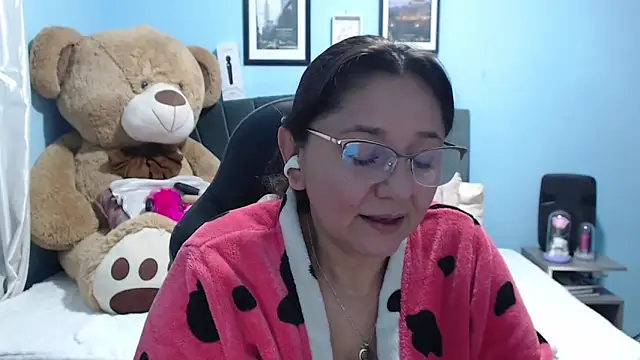 Snapshot of AngelRouss chatting on 25, 4, 2026 AngelRouss online show from 25, 4, 2026