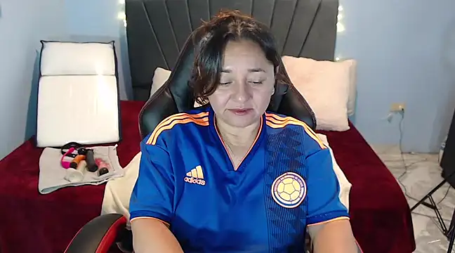 AngelRouss online show from 12, 2, 2025