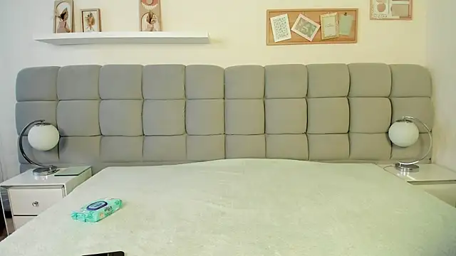 Chlooe Zoe online show from 11, 10, 2025