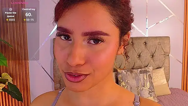 charlottee white online show from 4, 3, 2026