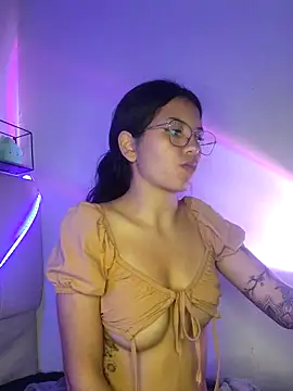Snapshot of Rosita_forever_ chatting on 8, 3, 2025 Rosita forever online show from 8, 3, 2025