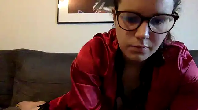 LolaGuess online show from 4, 2, 2025