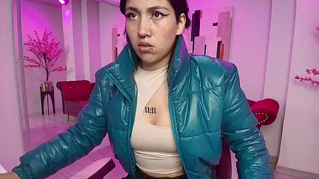 Leia queens online show from 7, 3, 2025