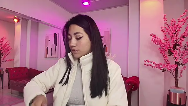 Leia queens online show from 12, 3, 2025