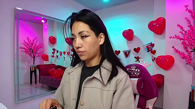 Leia queens online show from 15, 2, 2025