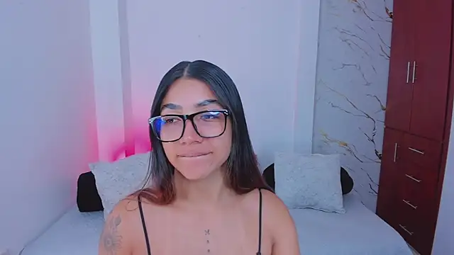 martina roldam online show from 13, 4, 2026