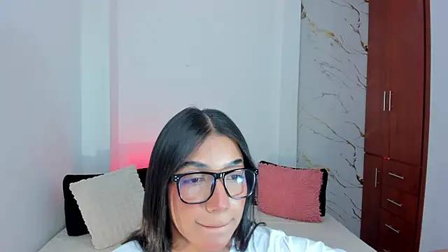 martina roldam online show from 4, 6, 2026