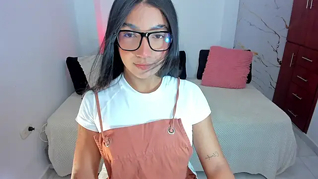 martina roldam online show from 3, 6, 2026