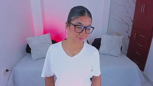 martina roldam online show from 1, 4, 2026