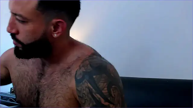 Snapshot of BradLeon_ chatting on 16, 10, 2025 BradLeon online show from 16, 10, 2025