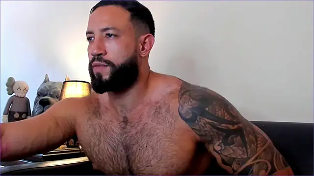 Snapshot of BradLeon_ chatting on 17, 10, 2025 BradLeon online show from 17, 10, 2025